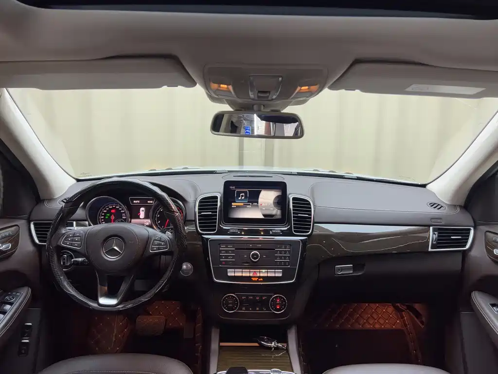 Mercedes-Benz GLS 2018 — фото 12