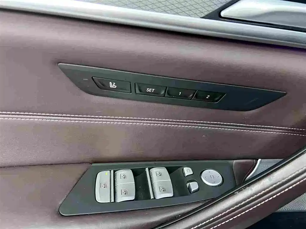 BMW 5 Series 2019 — фото 14
