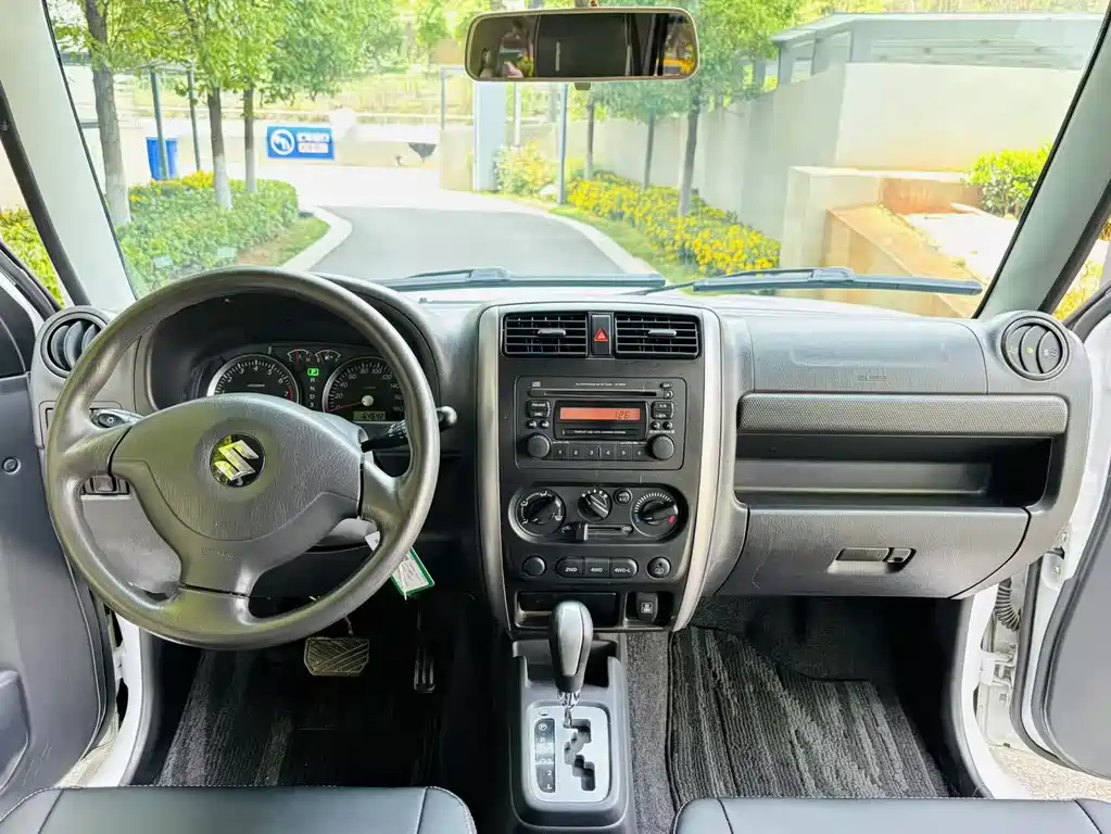 Suzuki Jimny 2013 — фото 11
