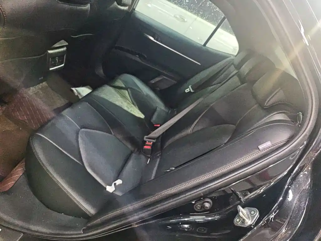Toyota Camry 2023 — фото 13