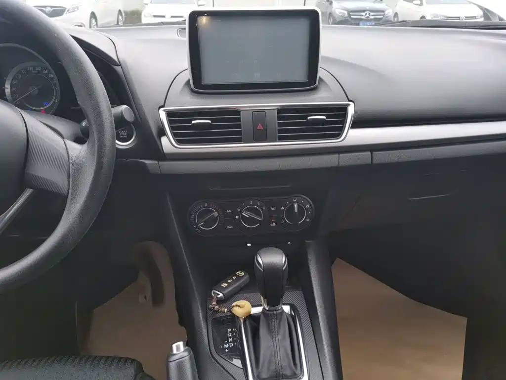 Mazda 3 Axela 2016 — фото 13