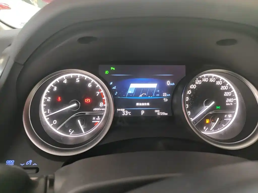 Toyota Camry 2018 — фото 12