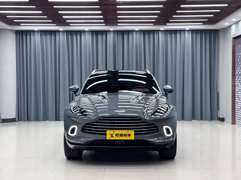 Aston Martin DBX 2024 — фото 2