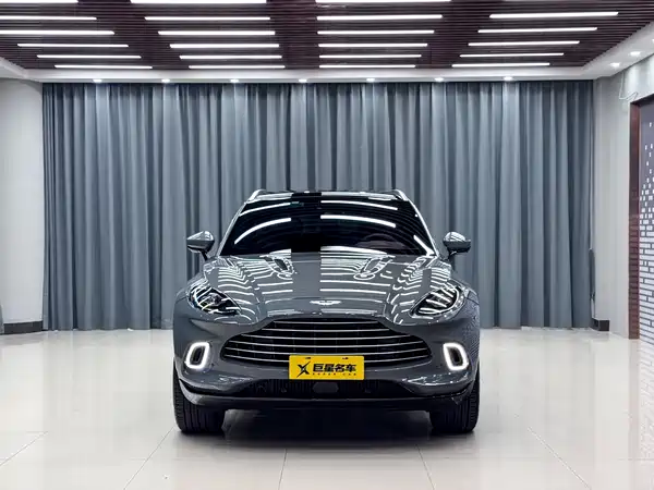 Aston Martin DBX 2023