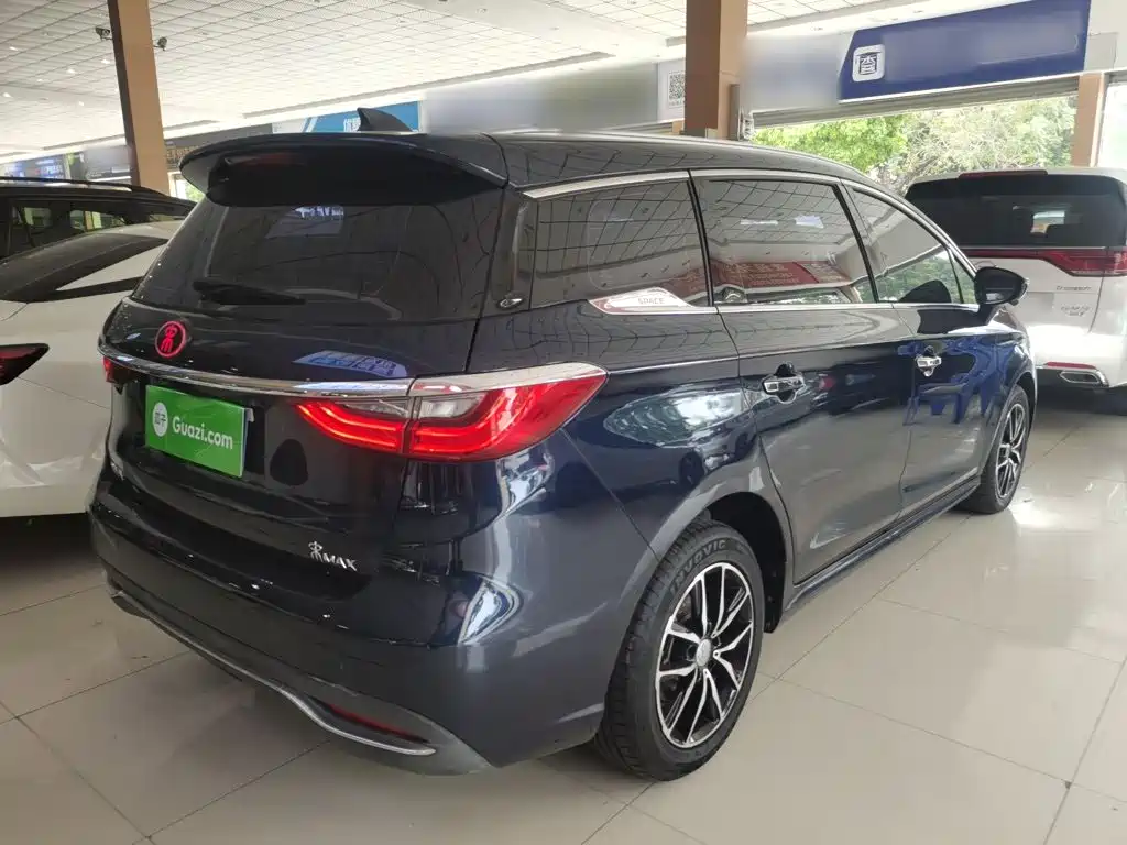 BYD MAX 2018