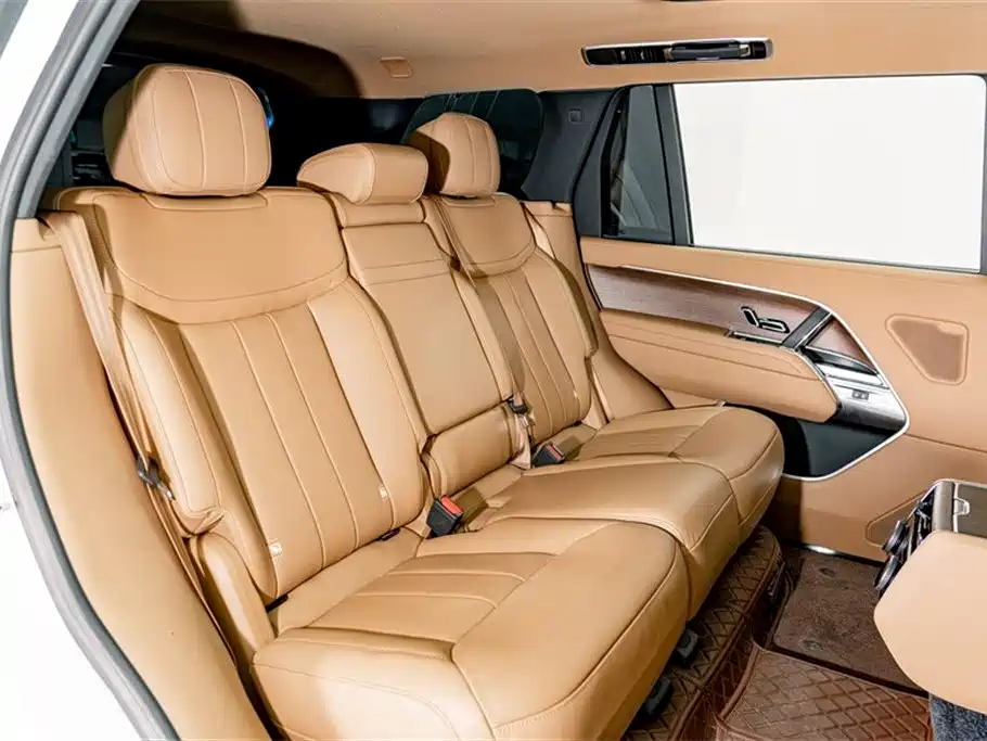 Land Rover Range Rover 2023 — фото 24