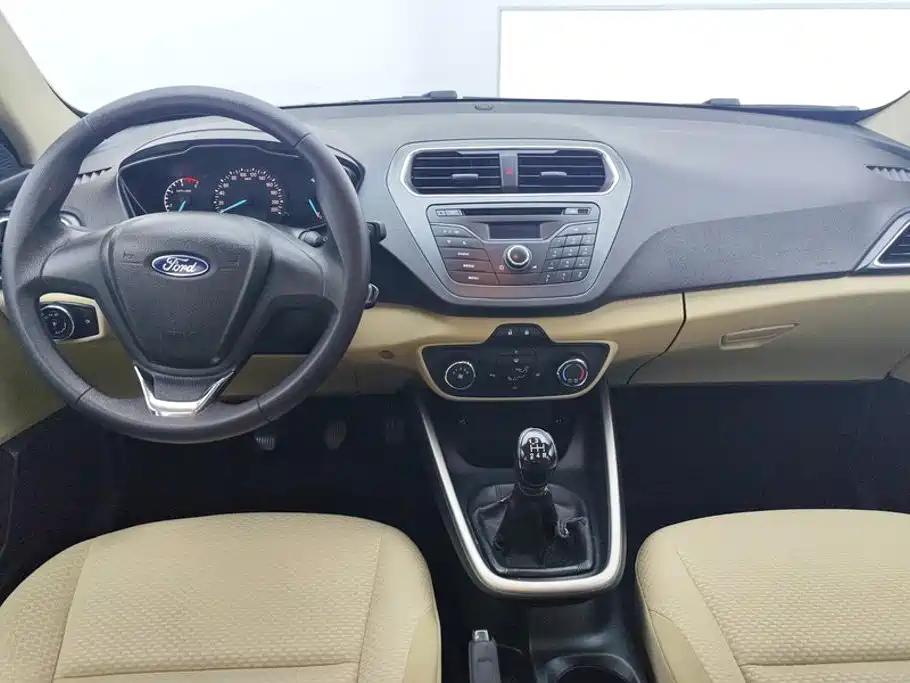 Ford Escort 2016 — фото 12