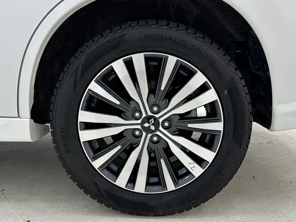 Mitsubishi Outlander 2022 — фото 17