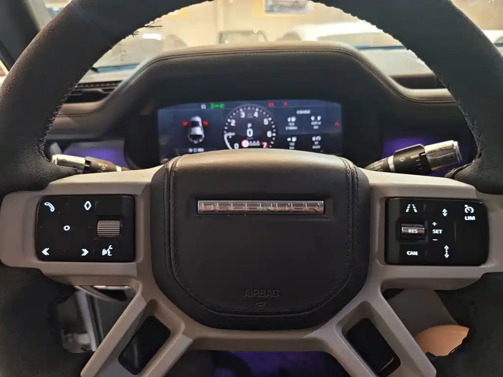 Land Rover Defender 2020 — фото 19