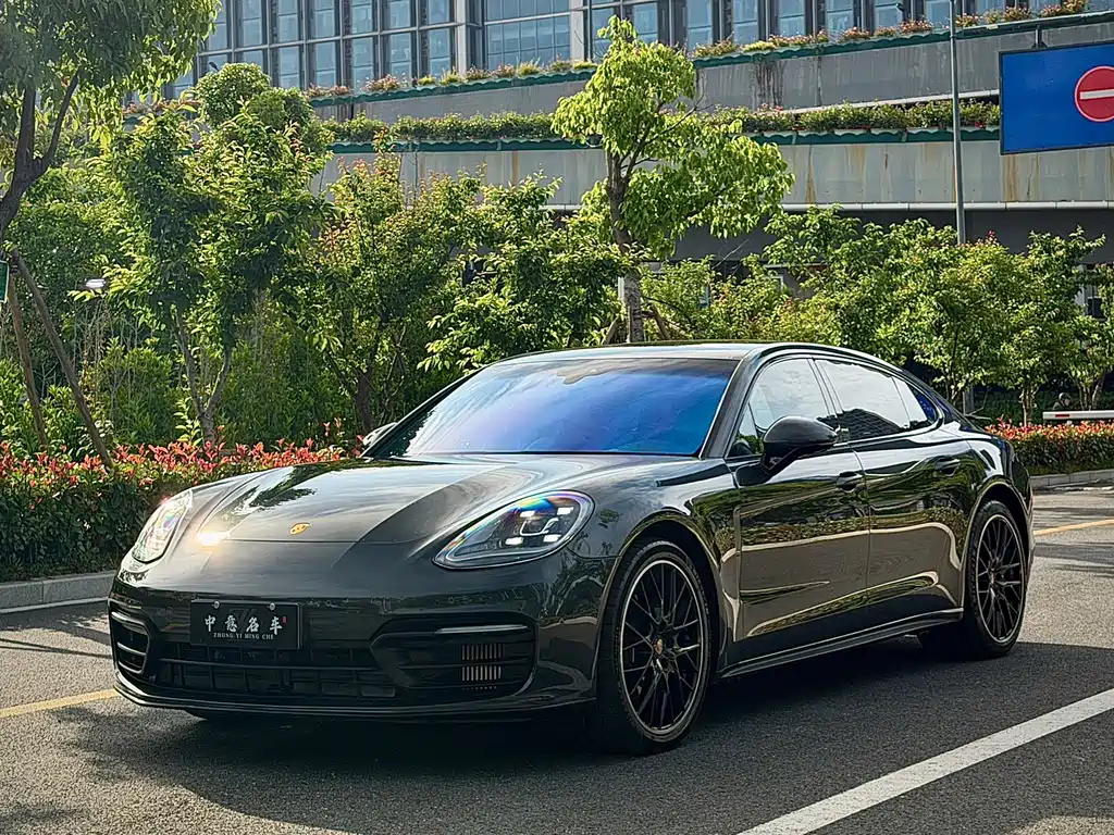 Porsche Panamera 2023 — фото 1