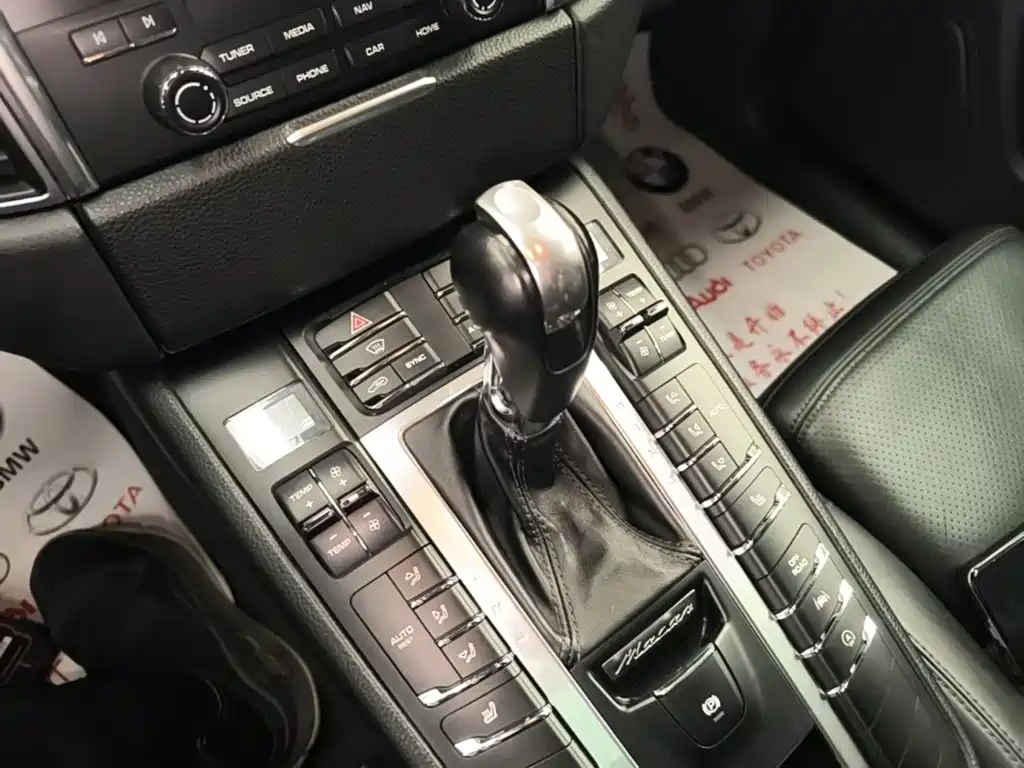 Porsche Macan 2017 — фото 14