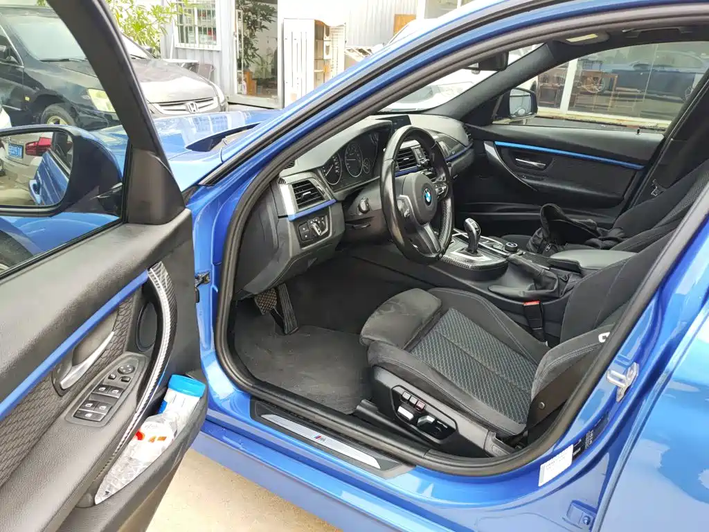 BMW 3 Series 2018 — фото 16