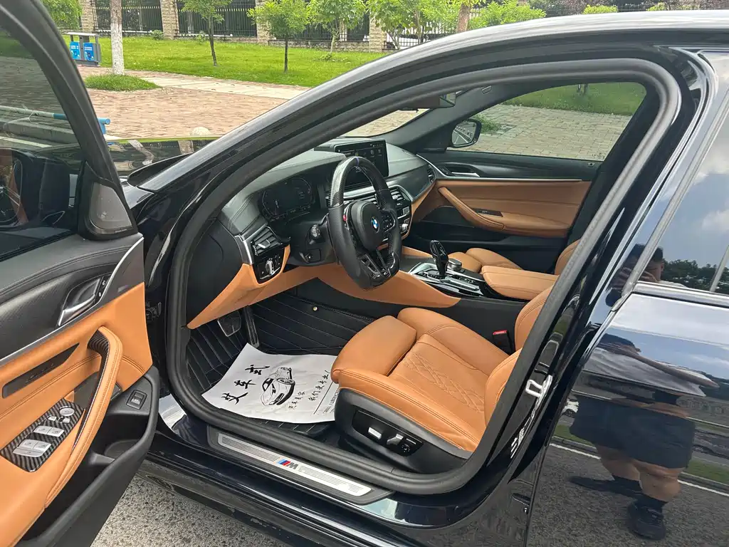 BMW 5 Series 2023 — фото 10