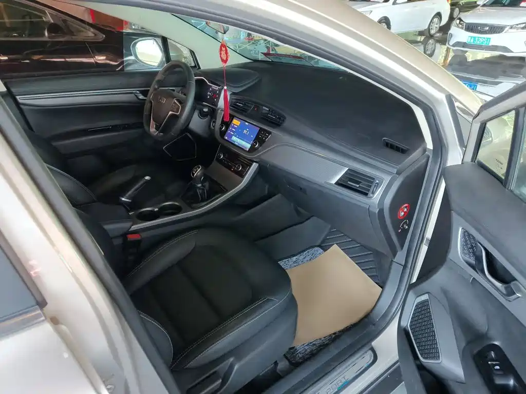 Geely Emgrand GS 2018 — фото 10
