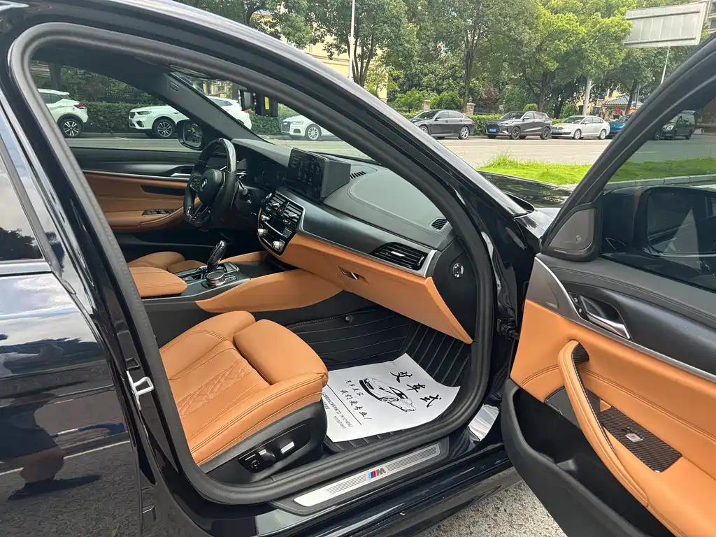 BMW 5 Series 2023 — фото 13