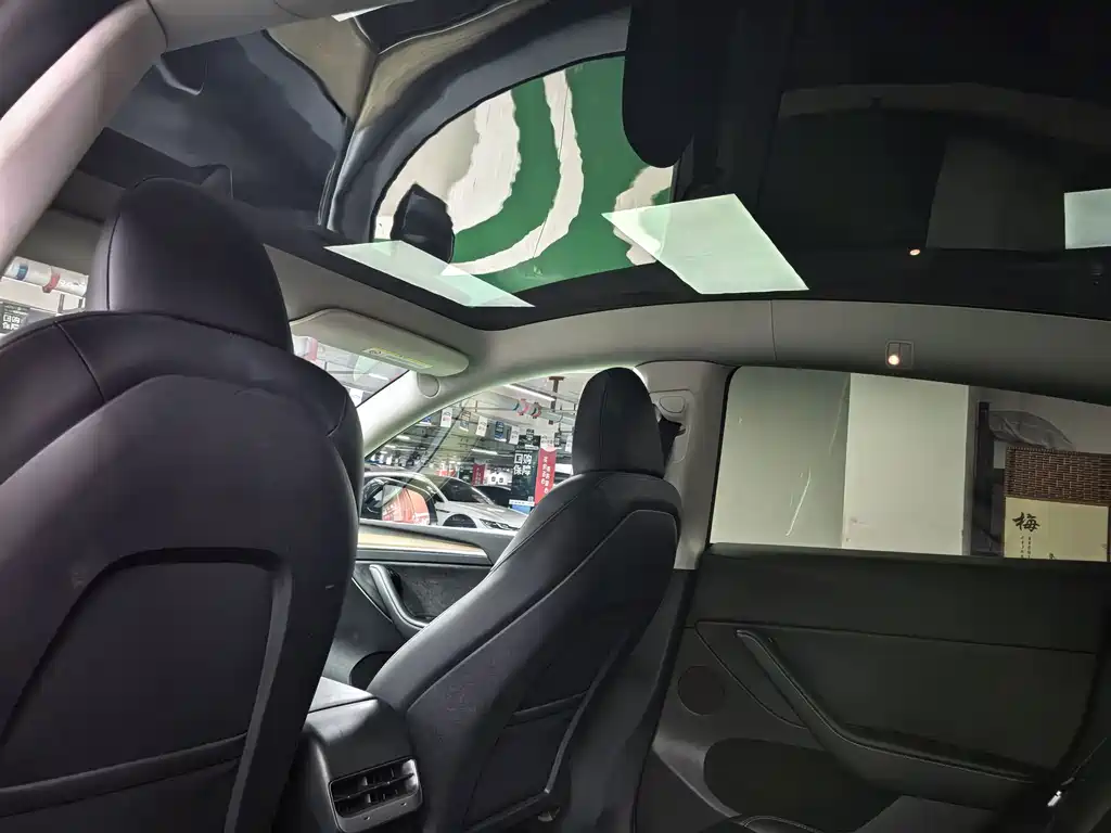 Tesla Model Y 2023 — фото 10