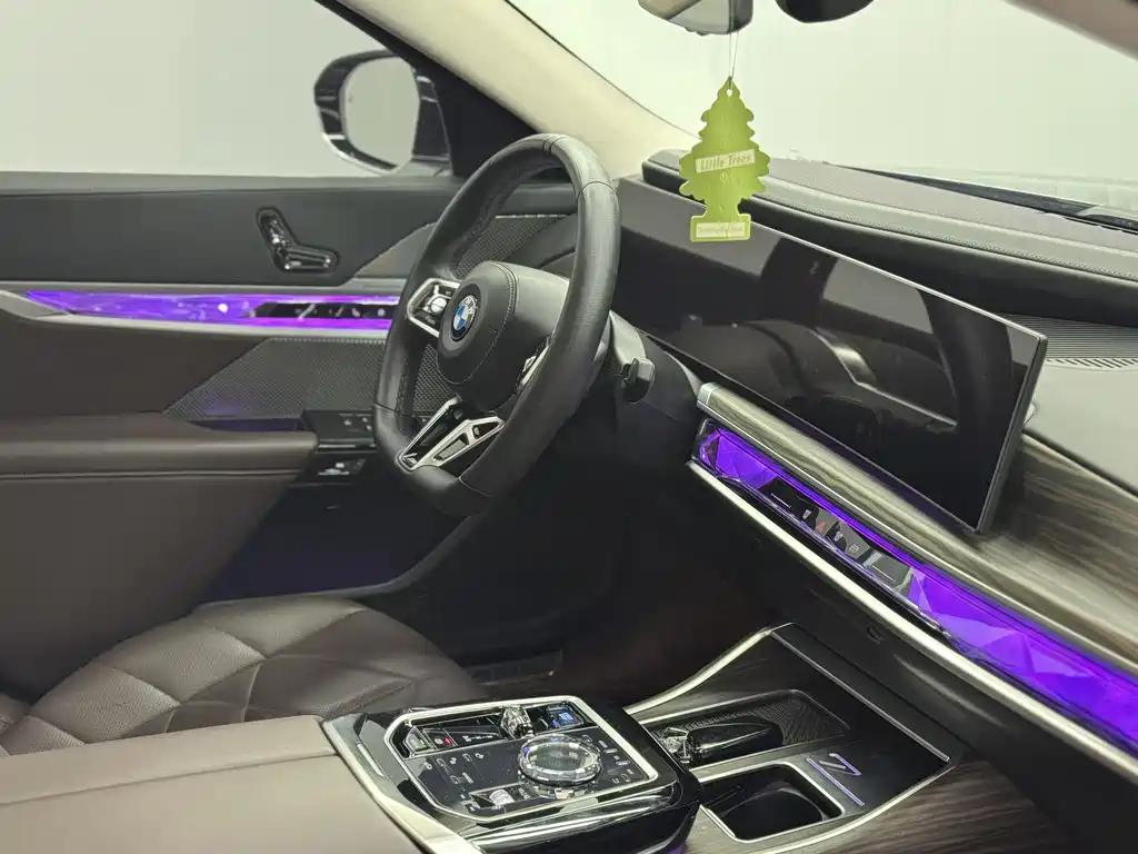 BMW i7 2025 — фото 20