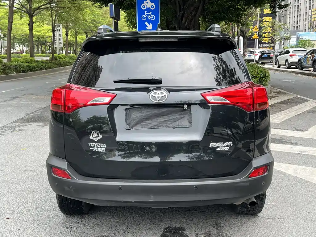 Toyota RAV4 2016 — фото 9