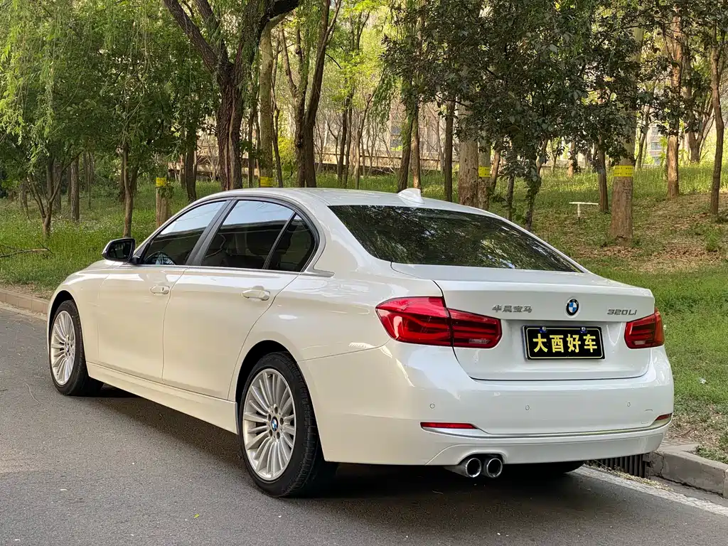 BMW 3 Series 2018 — фото 25