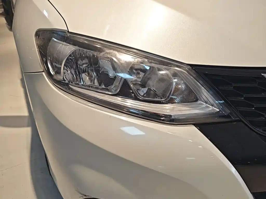 Nissan Tiida 2019 — фото 10