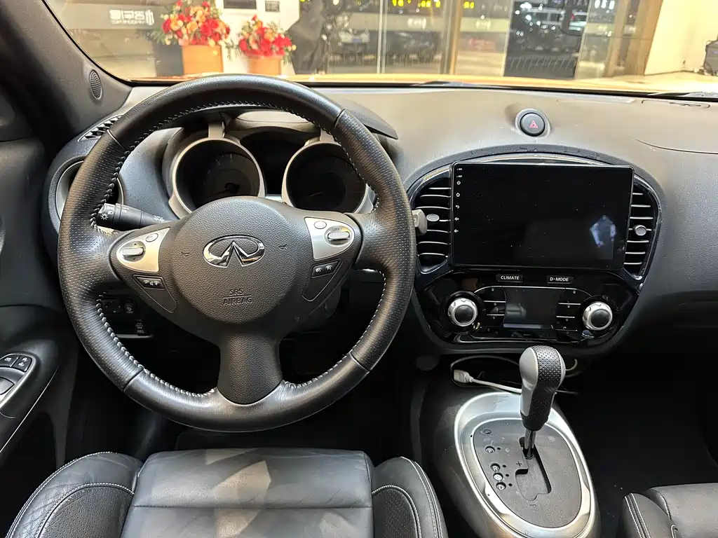 Infiniti ESQ 2015 — фото 14
