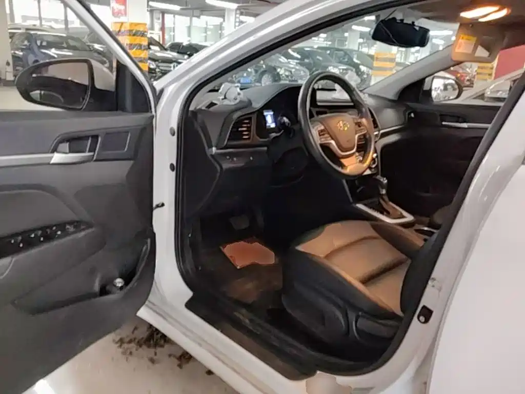 Hyundai Elantra 2020 — фото 16