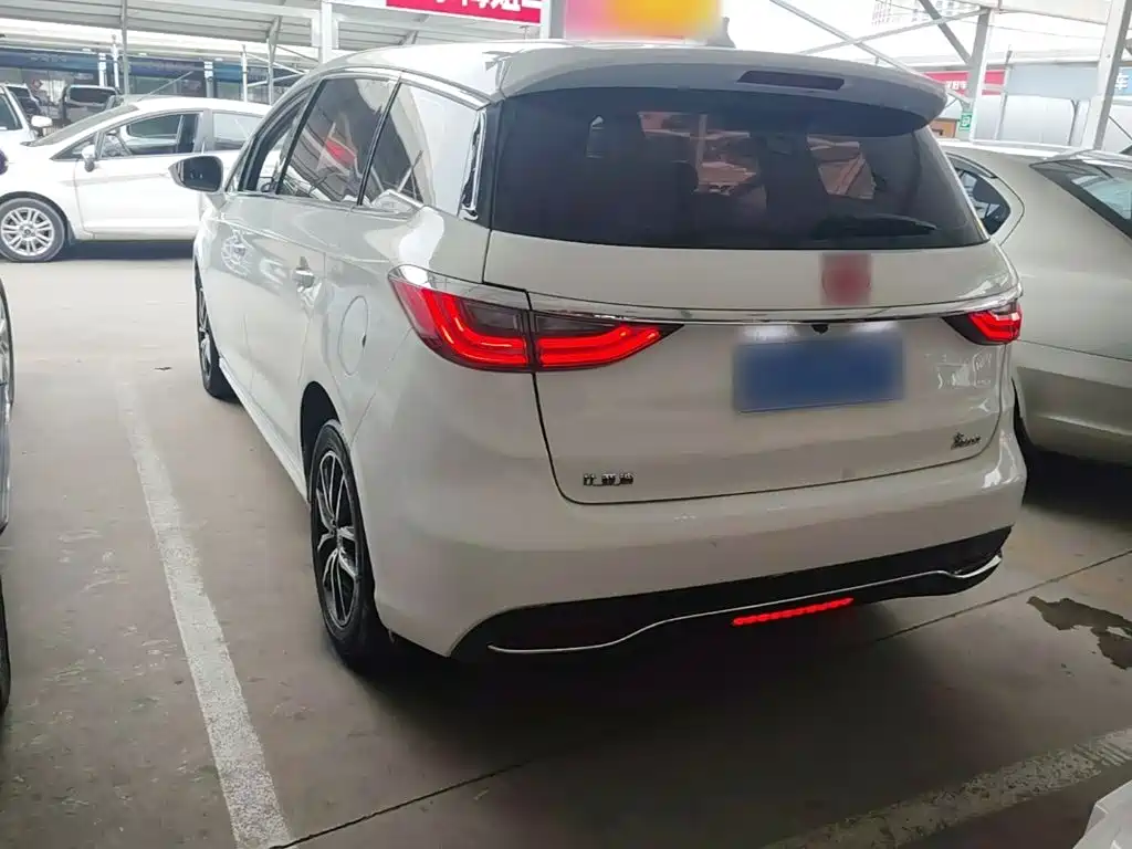 BYD MAX 2018 — фото 5
