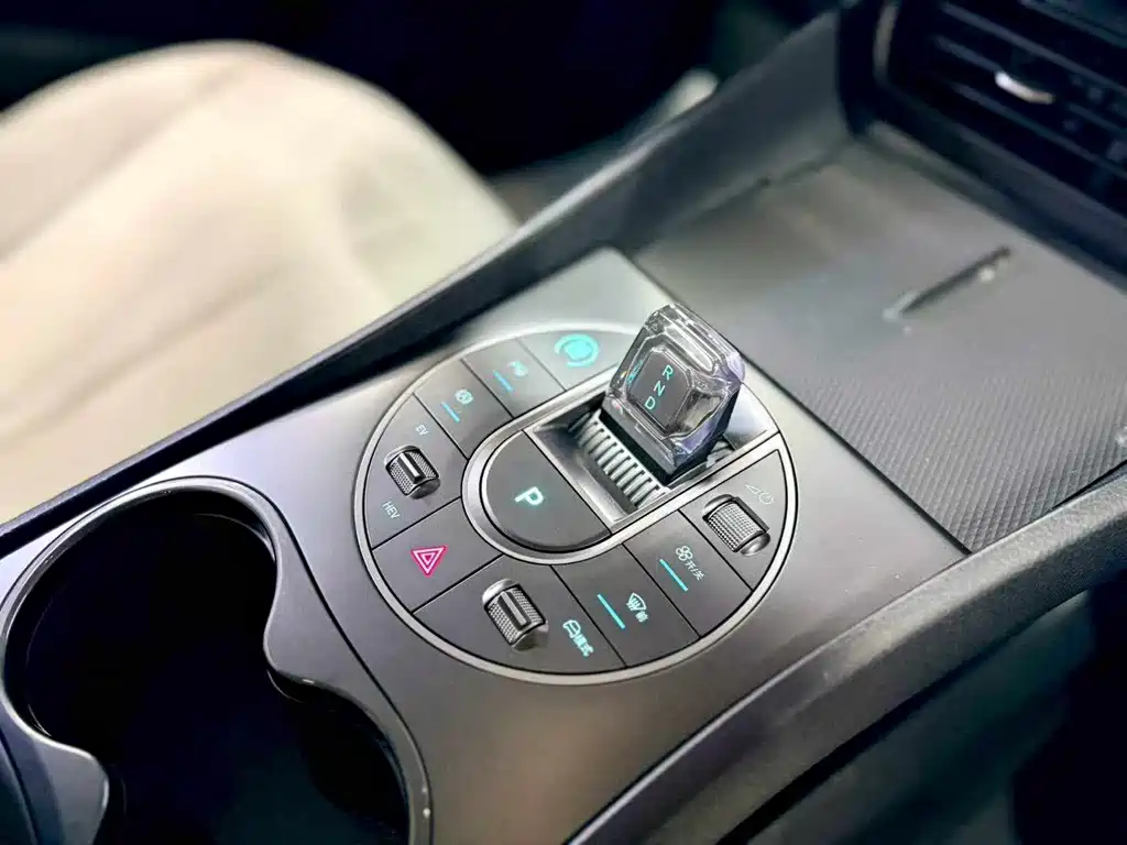 BYD Seal 05 DM-i 2025 — фото 8