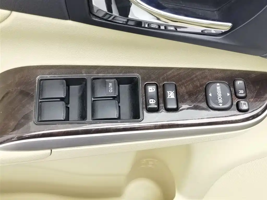 Toyota Camry 2016 — фото 9