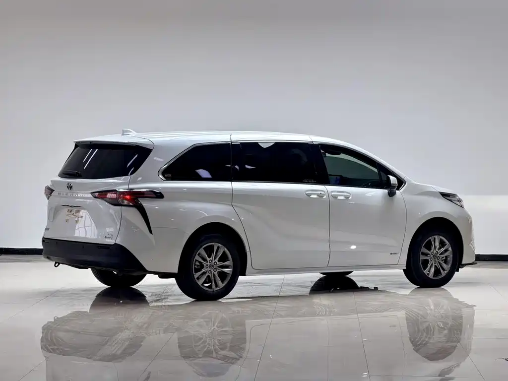 Toyota Sienna 2024 — фото 13