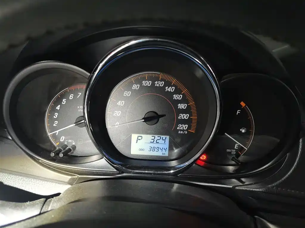 Toyota Yaris L 2020 — фото 8