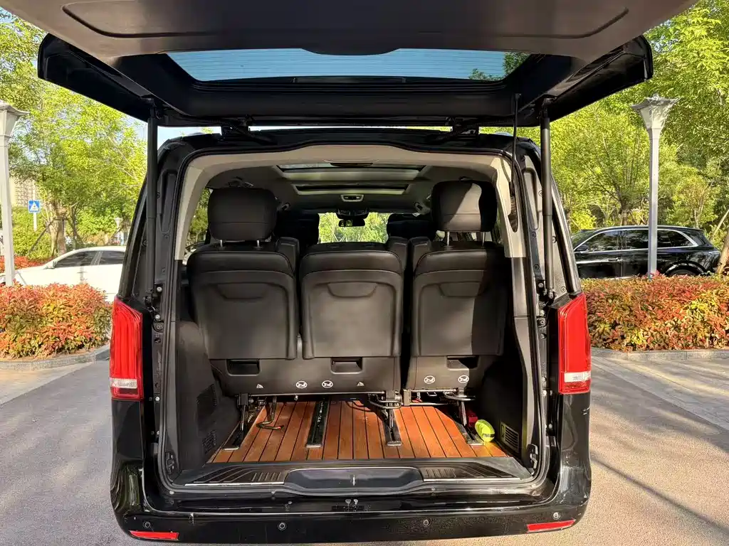 Mercedes-Benz V-Class 2020 — фото 28