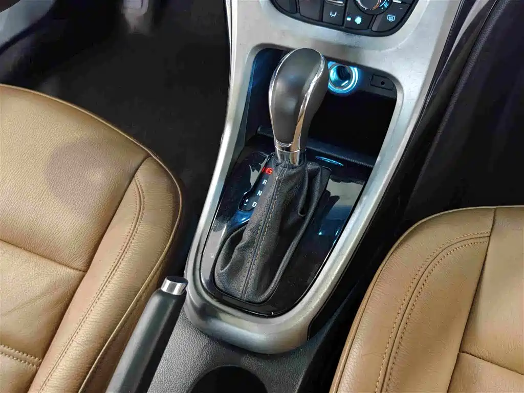 Buick Excelle 2014 — фото 9