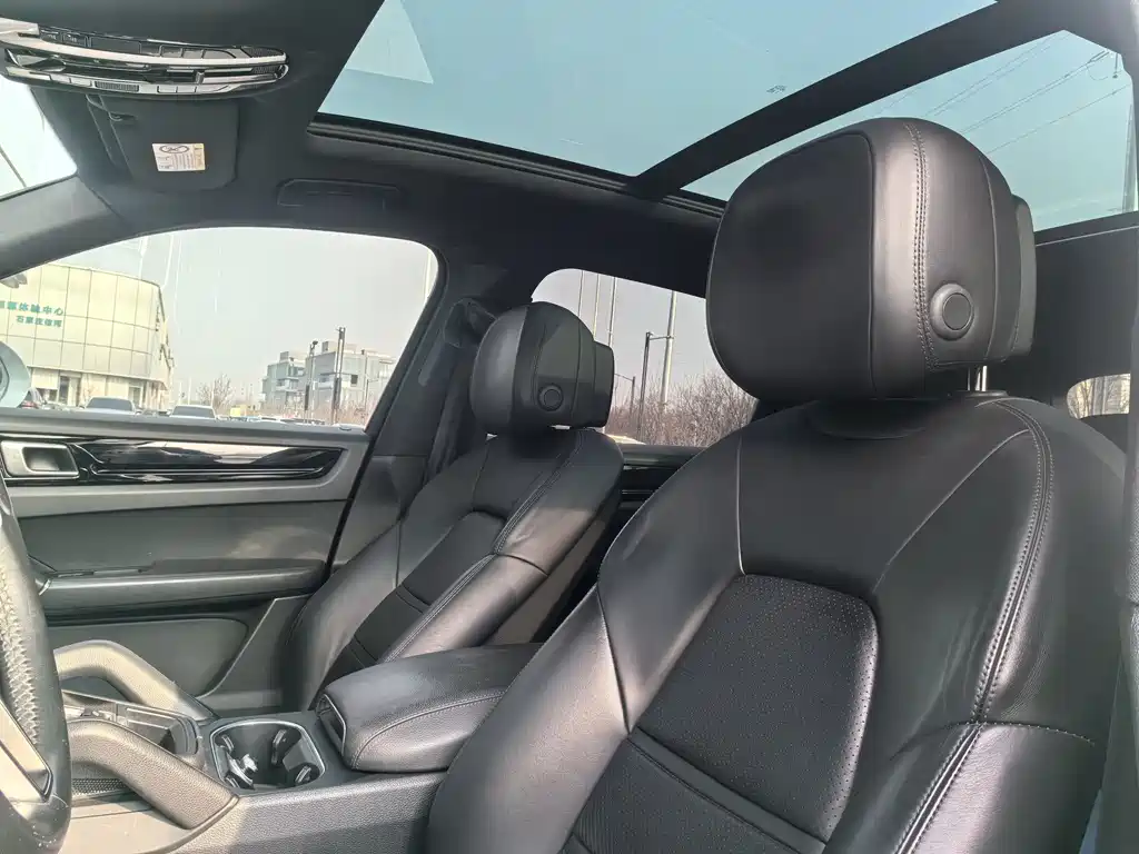 Porsche Cayenne 2018 — фото 16