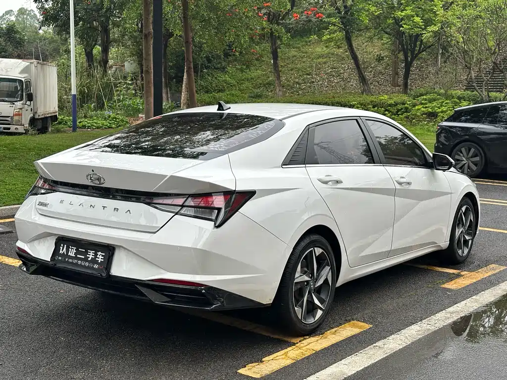 Hyundai Elantra 2023 — фото 8