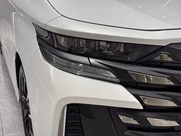 Toyota Vellfire 2024