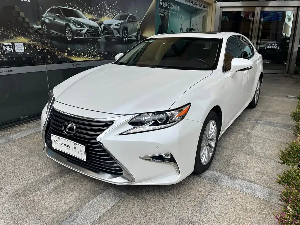 Lexus ES 2018