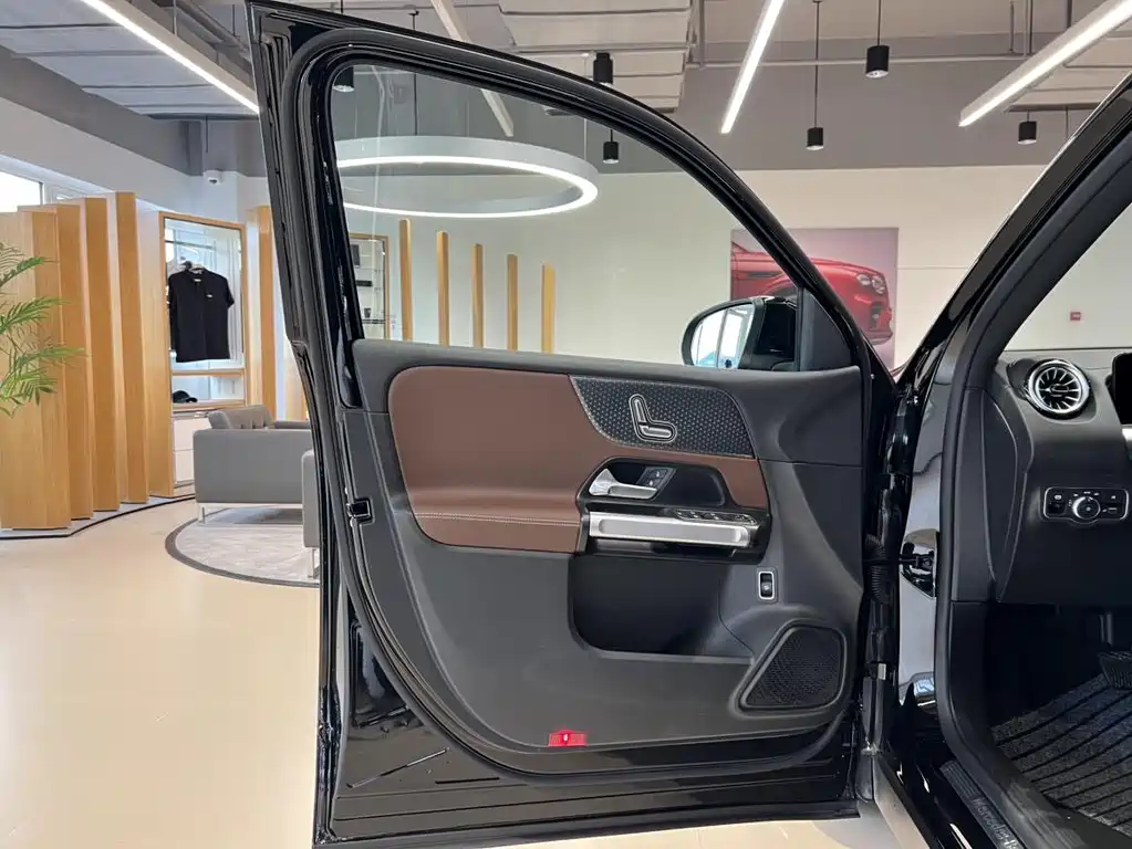 Mercedes-Benz GLB 2024