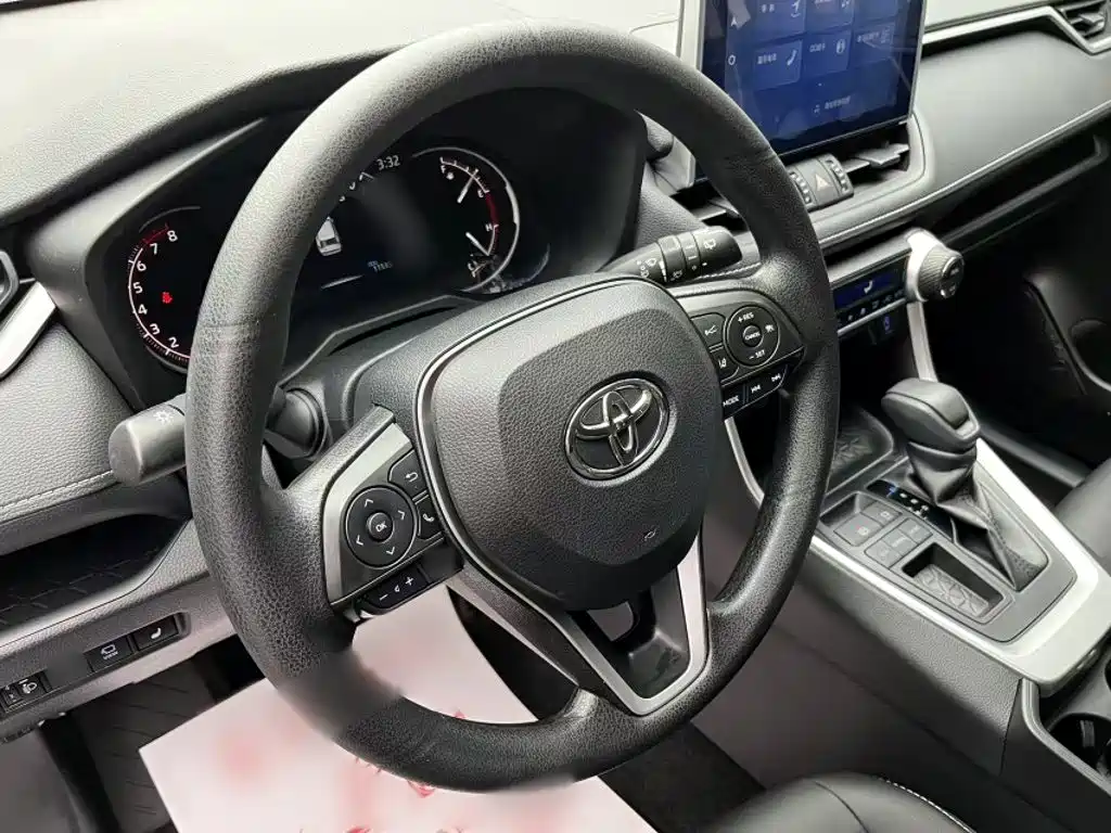 Toyota RAV4 2021 — фото 15