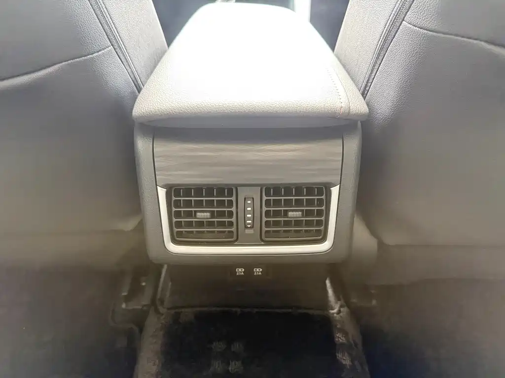 Toyota Camry 2021 — фото 16