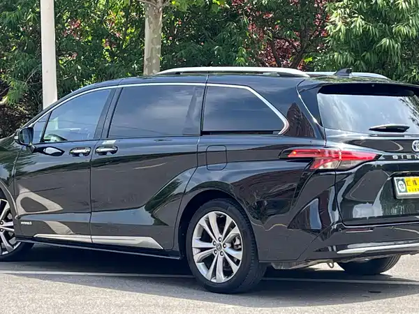 Toyota Sienna 2023