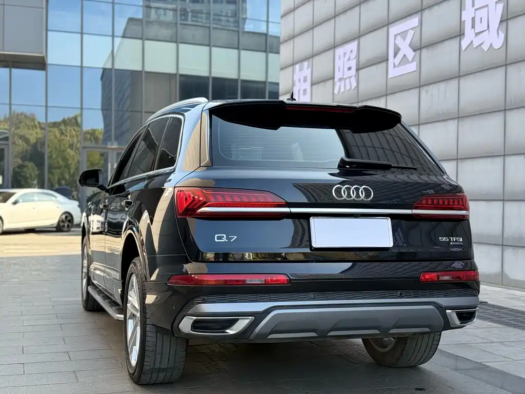 Audi Q7 2021 — фото 21
