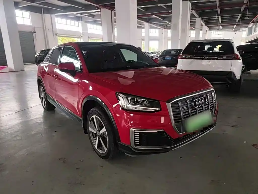 Audi Q2L e-tron 2020 — фото 24