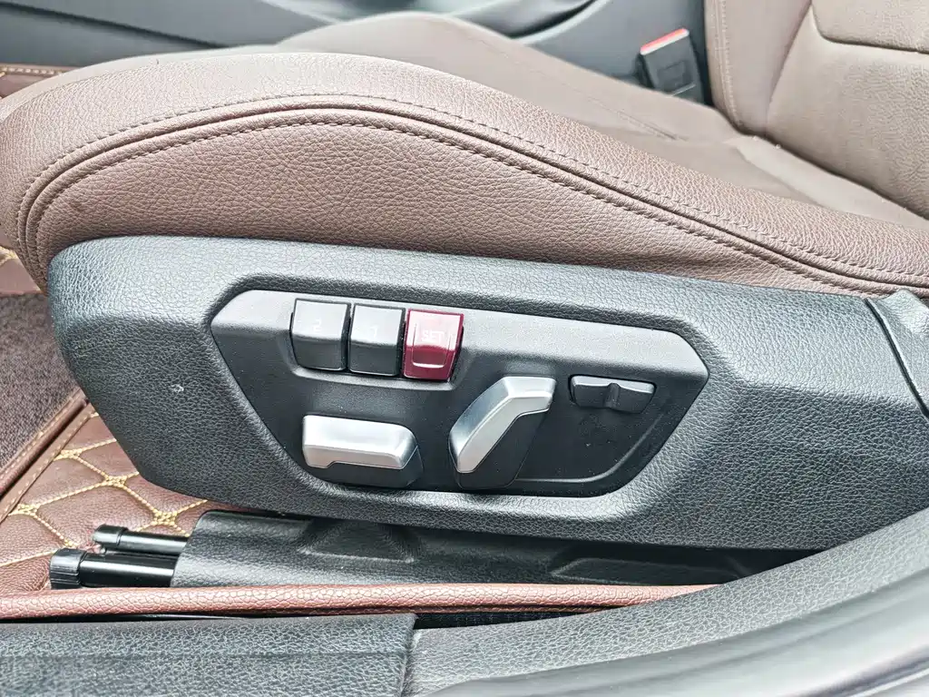 BMW 3 Series 2019 — фото 11