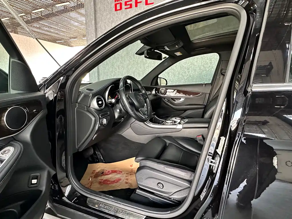 Mercedes-Benz GLC 2018 — фото 12