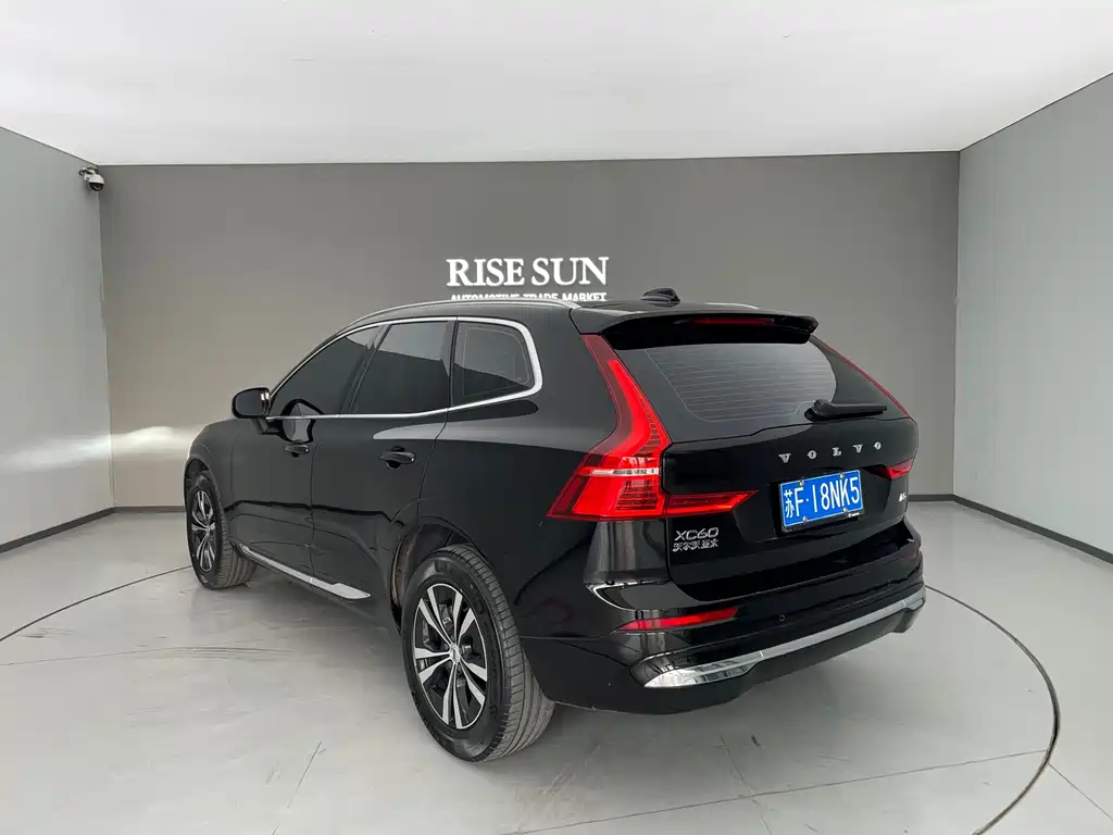 Volvo XC60 2023 — фото 9