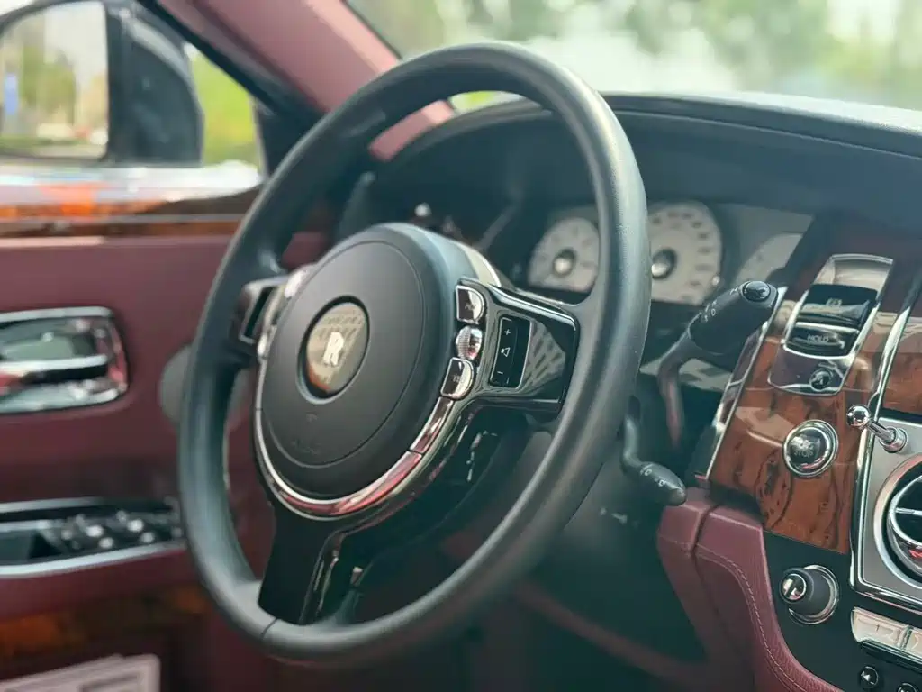 Rolls-Royce Ghost 2013 — фото 14