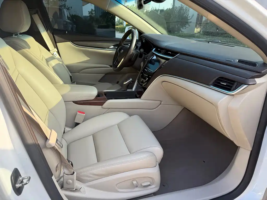 Cadillac XTS 2017 — фото 11