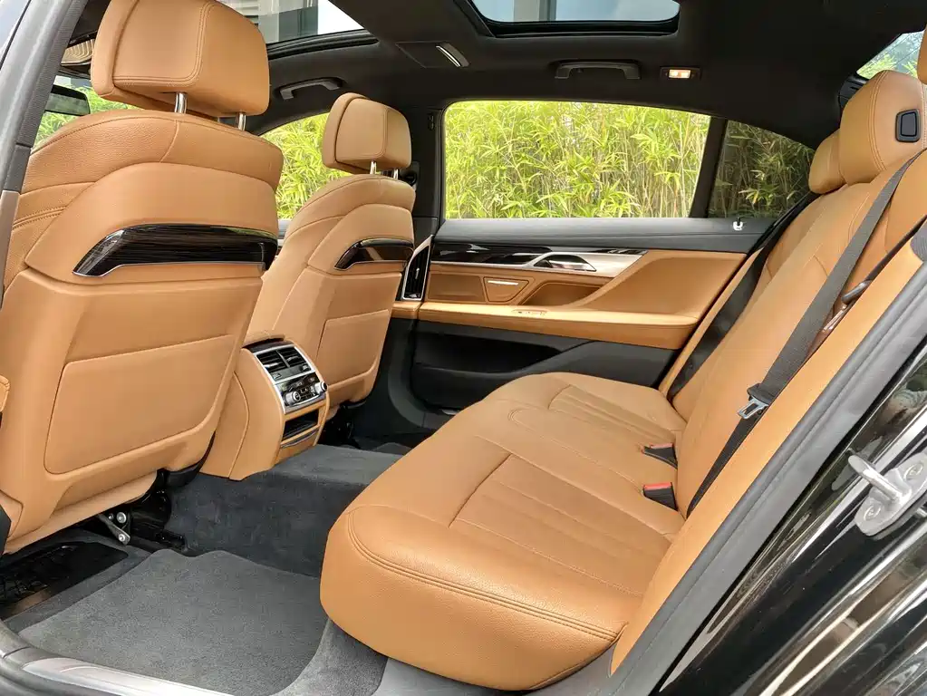 BMW 7 Series 2018 — фото 14