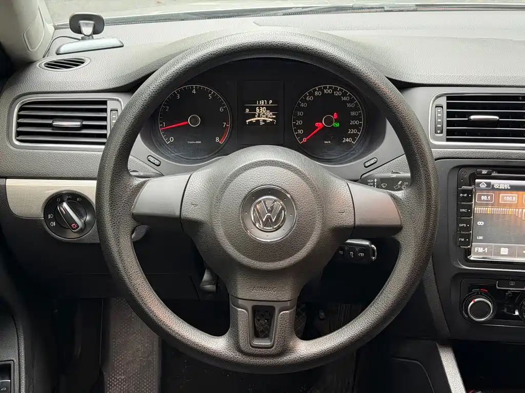 Volkswagen Sagitar 2013